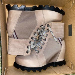 Joan of Artic Wedge III Lexie Boots